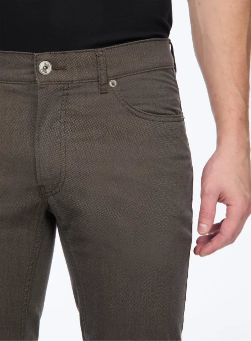 BRAX Chino à Micro Diamants 'Chuck' 12 BRAX Chino à Micro Diamants 'Chuck' -Modeel Egante Magasin B16 87 1558 BR2 scaled