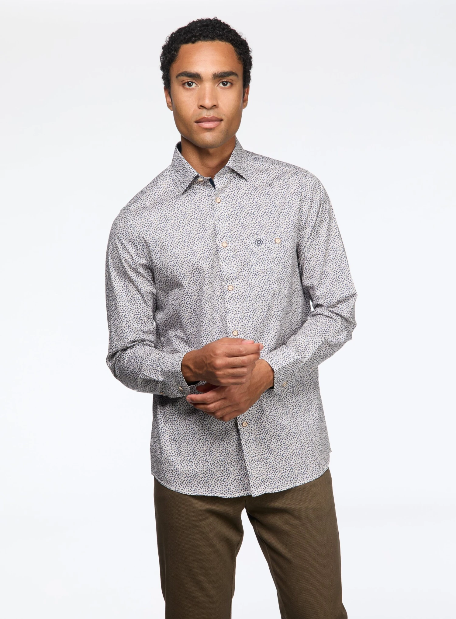 Chemise Beige à Motif De Triangles 3 Chemise Beige à Motif De Triangles